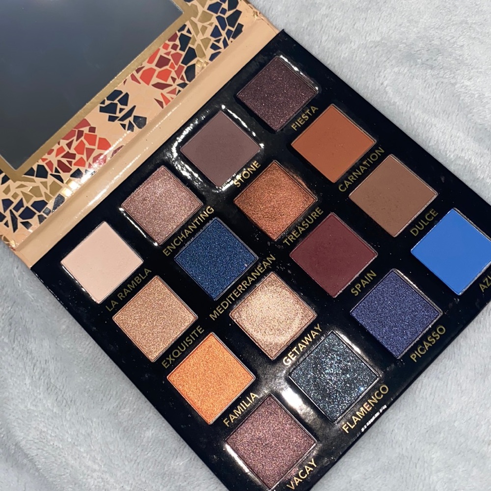 BH Cosmetics Beautiful In Barcelona palette